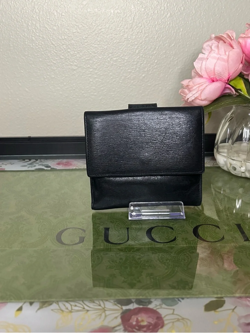 Gucci Black Leather Compact Wallet with Interlocking GG Clasp - Picture 3 of 13